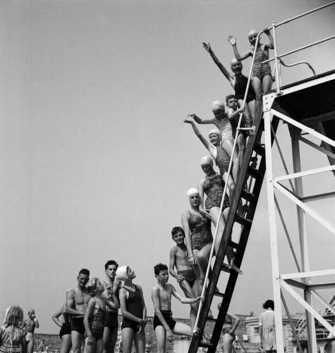 Framed Print : Holiday scenes in Weston-super-Mare, Somerset, England. 26th August 1949 Framed Print : Holiday scenes in Weston-super-Mare, Somerset, England. 26th August 1949