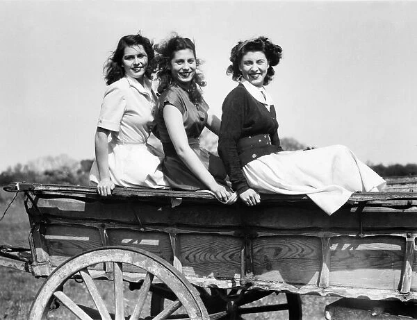 Holiday seaside beauty contestants Margaret, Clara and Elsie Stanley