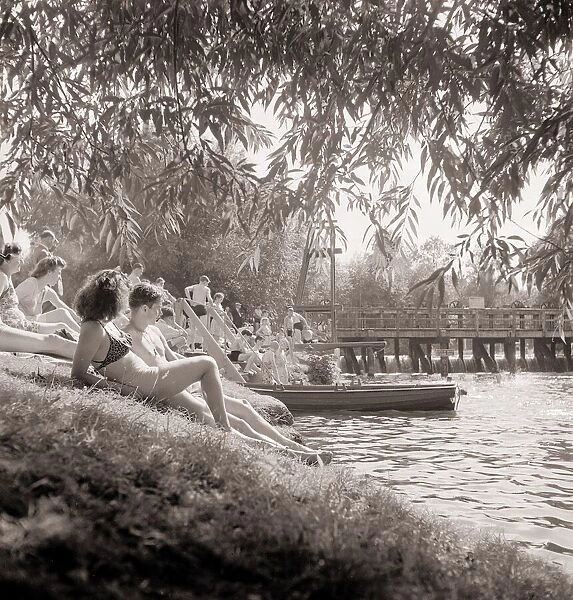 HolidaymakerIs in the Henley on Thames Swimming pool Women Sunbathing