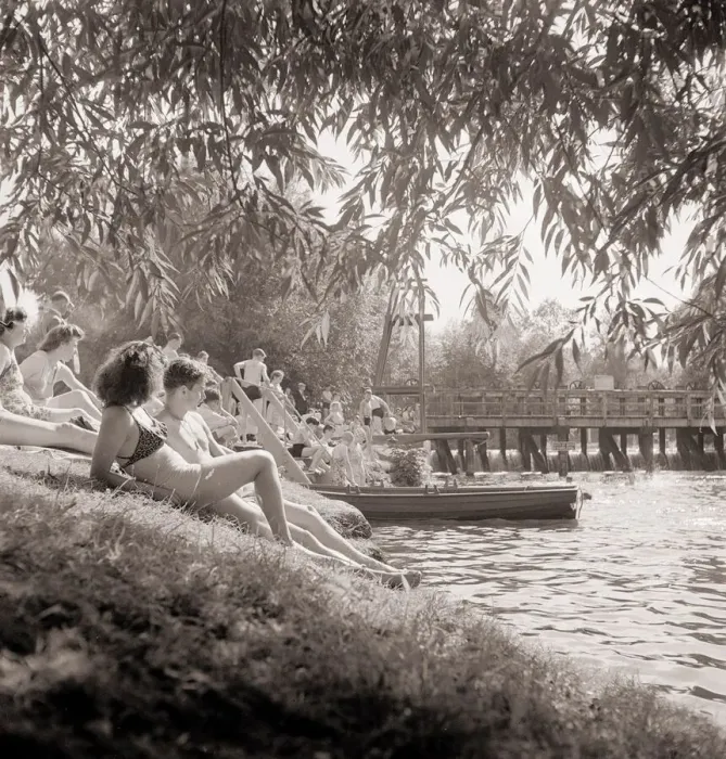 Framed Print : HolidaymakerIs in the Henley on Thames Swimming pool Women Sunbathing Framed Print : HolidaymakerIs in the Henley on Thames Swimming pool Women Sunbathing