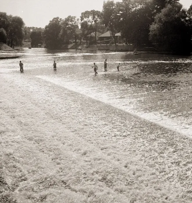 Framed Print : HolidaymakerIs in the pool just below the Sunbury Weir on the River Thames Men