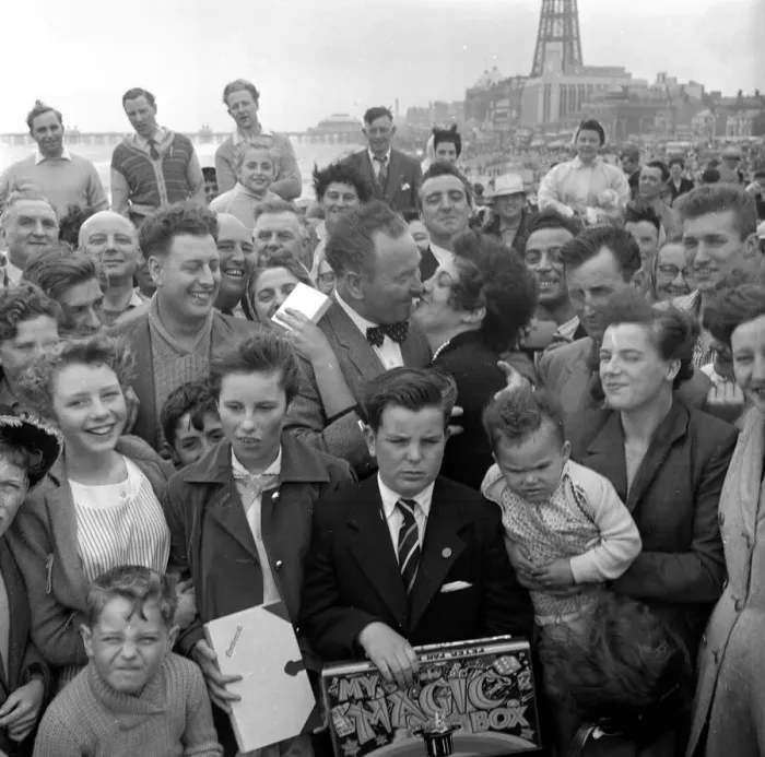 Framed Print : Holidaymakers at Blackpool 5th August 1958 Framed Print : Holidaymakers at Blackpool 5th August 1958