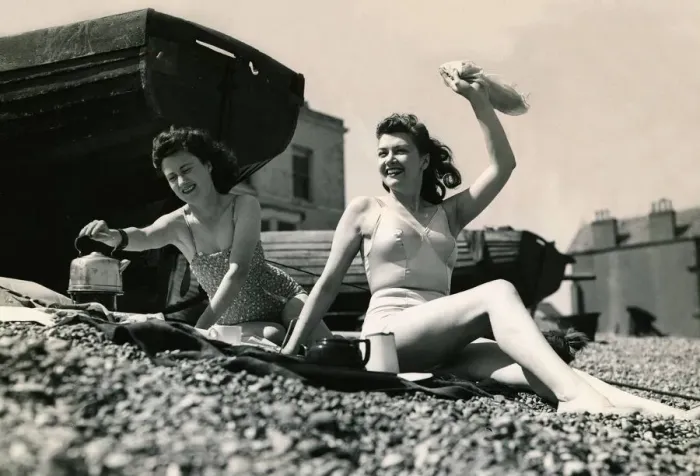 Framed Print : Holidaymakers boil a kettle to make a cup a tea on the pebble beach June 1945 Framed Print : Holidaymakers boil a kettle to make a cup a tea on the pebble beach June 1945