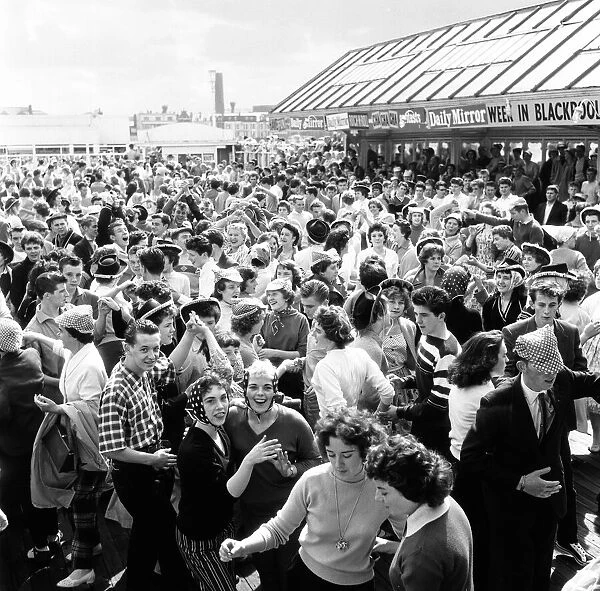 Holidaymakers enjoy Daily Mirror Blackpool Week, 28th July 1959