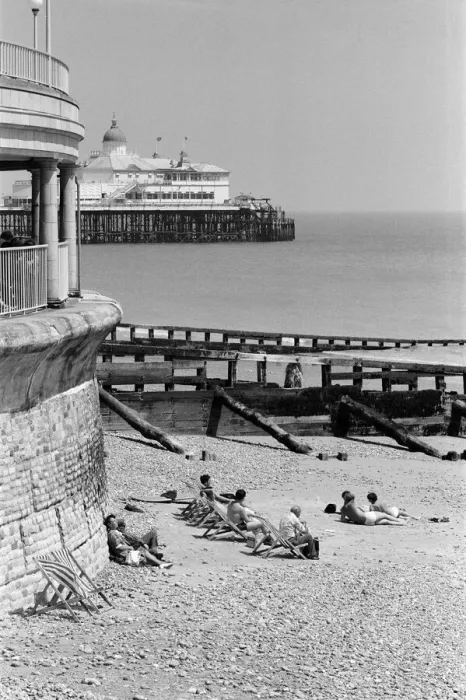 Framed Print : Holidaymakers enjoying themselves at Eastbourne, East Sussex, during the summer of 1976
