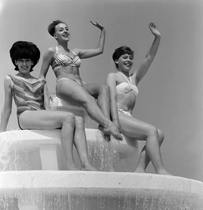 Framed Print : Holidaymakers enjoying their holiday at Butlins Holiday Camp, Minehead. 6th June 1962 Framed Print : Holidaymakers enjoying their holiday at Butlins Holiday Camp, Minehead. 6th June 1962
