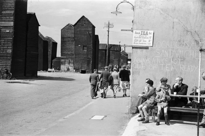 Framed Print : Holidaymakers in Hastings, East Sussex. June 1952 Framed Print : Holidaymakers in Hastings, East Sussex. June 1952