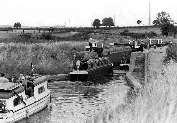 Holidaymakers negotiate the lock at Tring before the padlocks go
