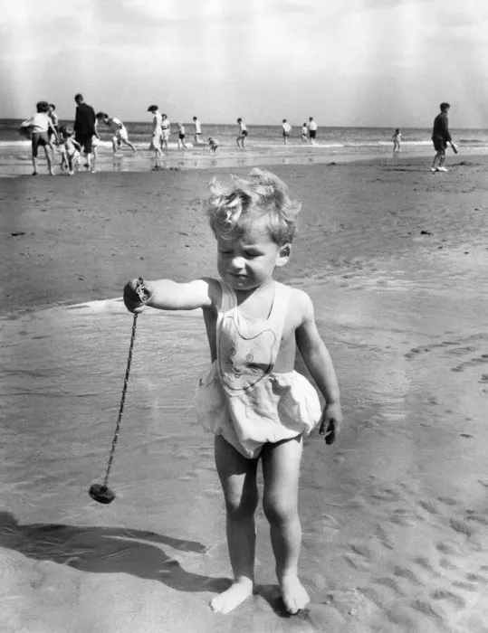 Framed Print : Holidays - Children: 2-year-old Neil Forsyth at Whitley Bay Northumberland