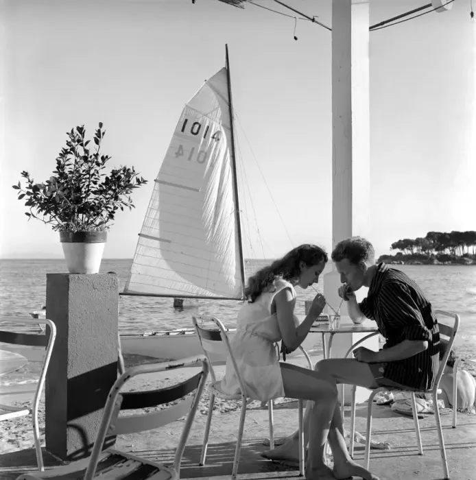 Framed Print : Holidays: Holidaymakers: Tourists explore the fishing villages of Corsica