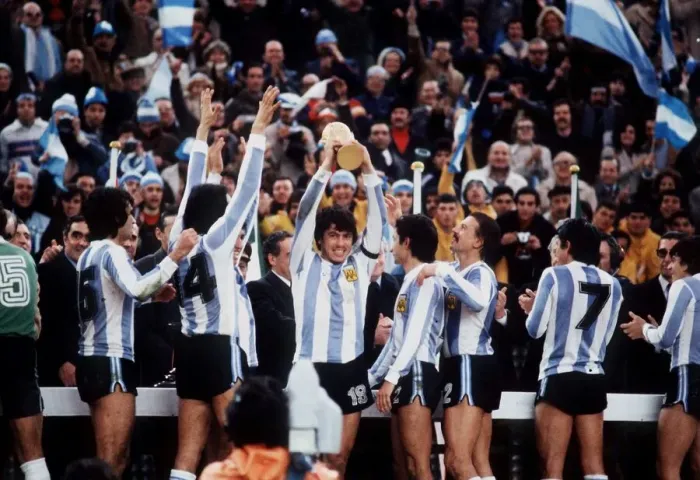 Framed Print : Holland 1 Argentina 3 Football World Cup Final 1978 Passarella Argentine captain