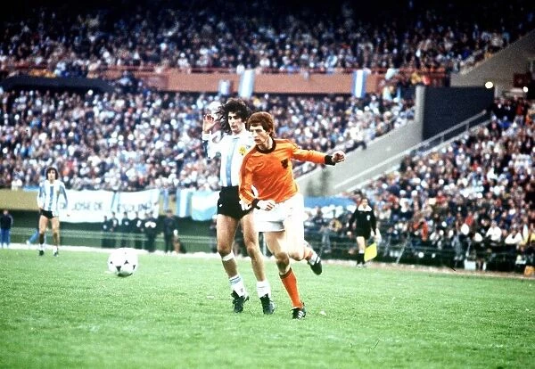 Holland v Argentina World Cup Final 1978 Mario Kempes and Brandits