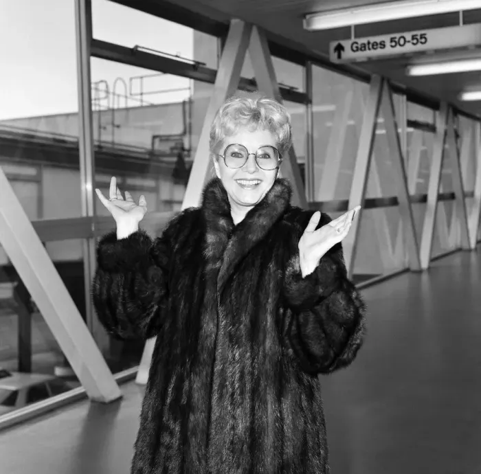 Framed Print : Hollywood star Debbie Reynolds is pictured arriving at London Framed Print : Hollywood star Debbie Reynolds is pictured arriving at London
