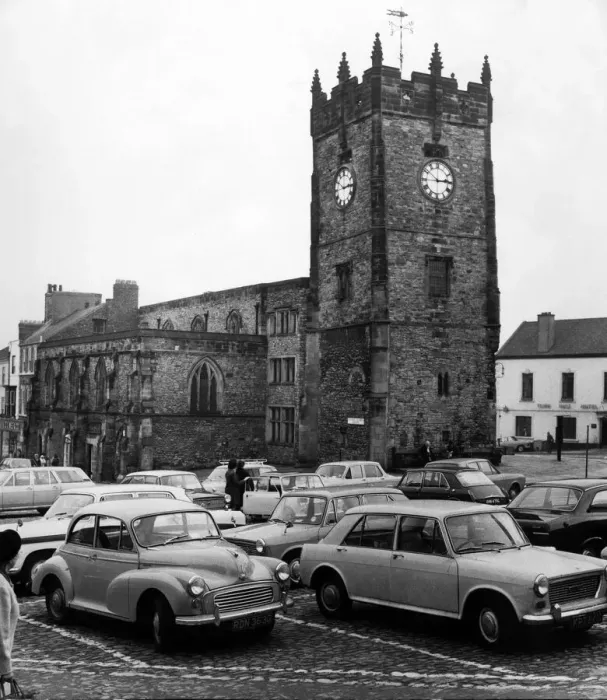 Framed Print : Holy Trinity Church, Market Place, Richmond. For nearly a century The Green Howards has