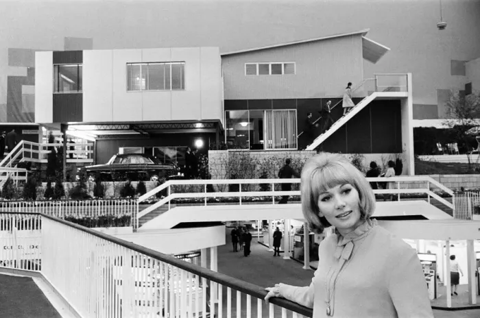 Framed Print : Show Home, the Aluminium house of the future, 2nd March 1964