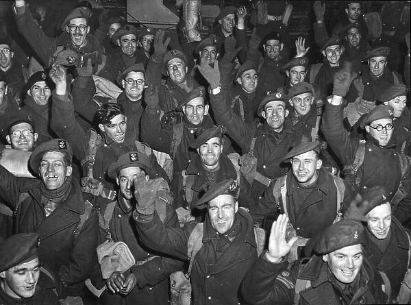 Home on leave from the war zones. Canadian troops arriving at a British port for a seven