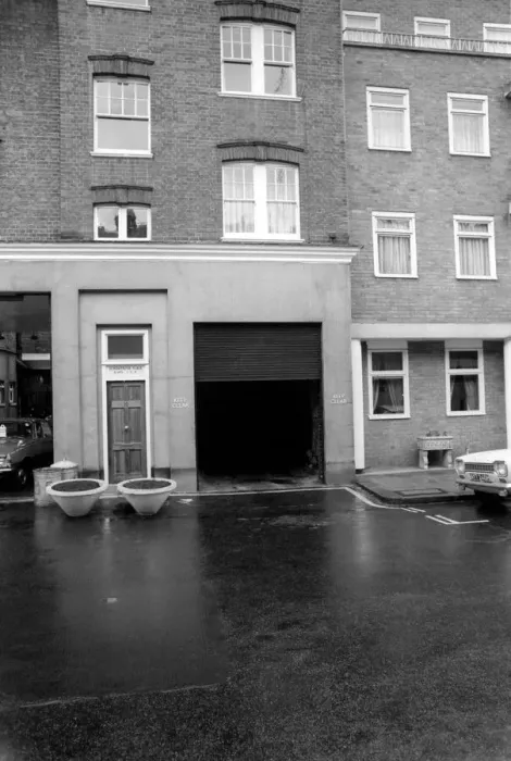 Framed Print : The home of Mick Taylor one of the Rolling Stones pop group Flat 3, 10, Montrose Place, S