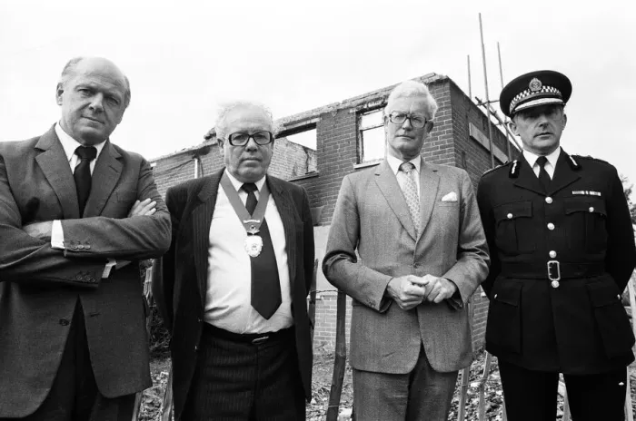 Framed Print : Home Secretary Douglas Hurd visits Hungerford, Berkshire Framed Print : Home Secretary Douglas Hurd visits Hungerford, Berkshire