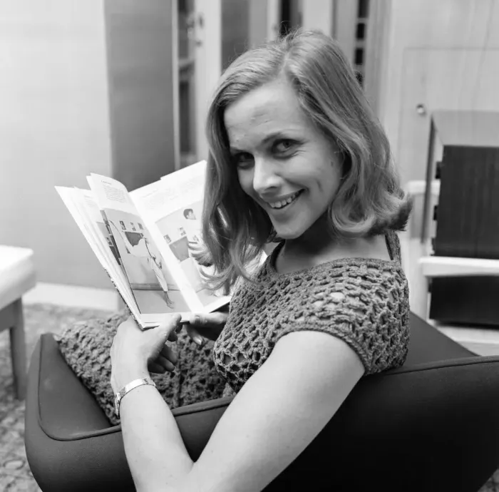 Framed Print : Honor Blackman, actress, in Manchester to launch her book on self defence Framed Print : Honor Blackman, actress, in Manchester to launch her book on self defence