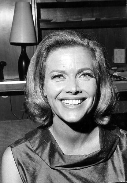 HONOR BLACKMAN WHO WAS BANNED FROM APPEARING ON THE 'TONIGHT'