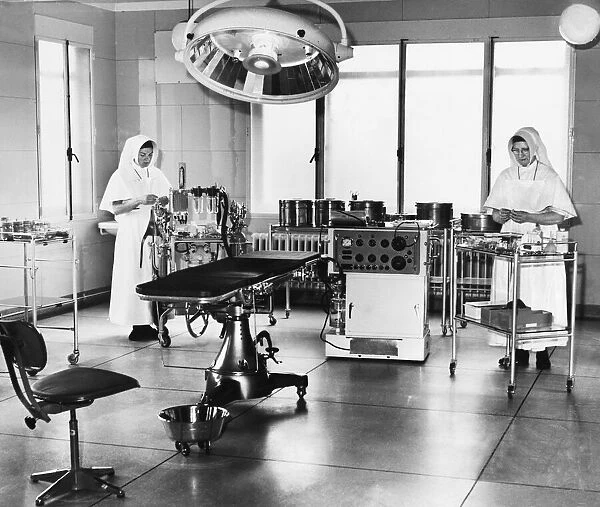 Hope Nursing Home Brookland Avenue, Cambridge. (Picture) Nurses at work
