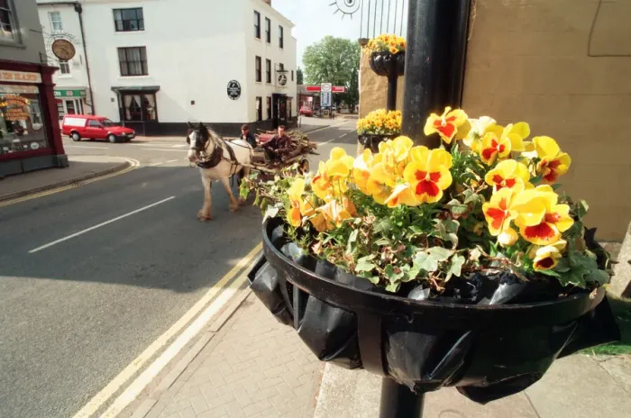 Framed Print : A horse and cart makes it way along Shipston-on-Stour High Street, Warwickshire