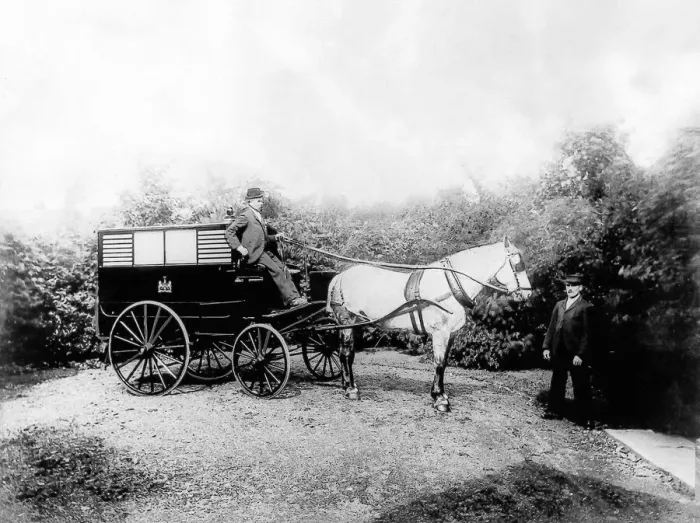 Framed Print : The horse-drawn ambulance came from the Walkergate Hospital 01  /  06  /  22 circa