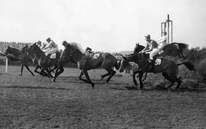Framed Print : Horseracing Grand National. At the Chair Jump