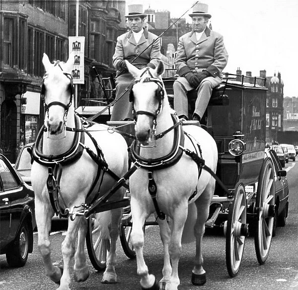 Horses Pell and Mell up from London to join in Newcastles Lord Mayors parade