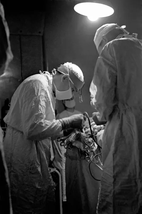 Framed Print : Hospital Operation. On girls tumour on the brain. January 1947 O6263-001