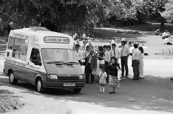 Framed Print : Hot Weather Pictures, Reading, Thursday 14th May 1992