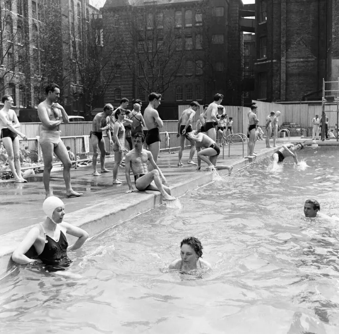 Framed Print : Hot Weather Scenes, Oasis Swimming Pool, Holborn, London, 12th May 1954 Framed Print : Hot Weather Scenes, Oasis Swimming Pool, Holborn, London, 12th May 1954