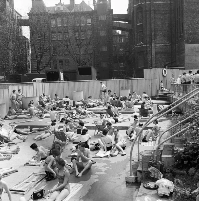 Framed Print : Hot Weather Scenes, Oasis Swimming Pool, Holborn, London, 12th May 1954 Framed Print : Hot Weather Scenes, Oasis Swimming Pool, Holborn, London, 12th May 1954
