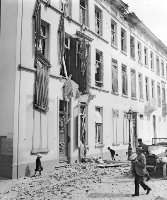 Framed Print : Houses damaged by German artillery in Malines ( Mechelen) Circa August / September 1914 Framed Print : Houses damaged by German artillery in Malines ( Mechelen) Circa August / September 1914