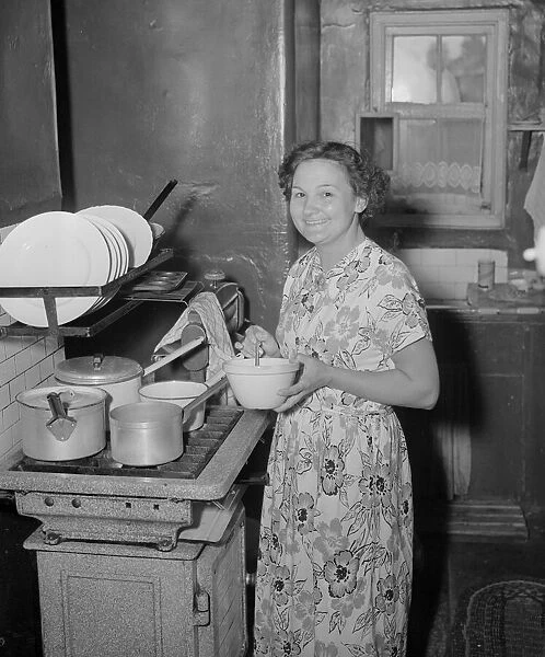 Housewife Mrs Higgins seen here getting dinner ready. 13th July 1953