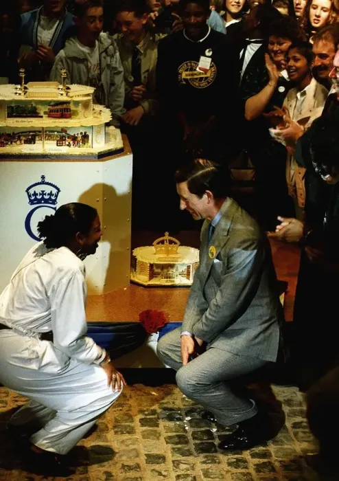 Framed Print : HRH Prince Charles and member of the crowd looking at a birthday cake in Birmingham Framed Print : HRH Prince Charles and member of the crowd looking at a birthday cake in Birmingham