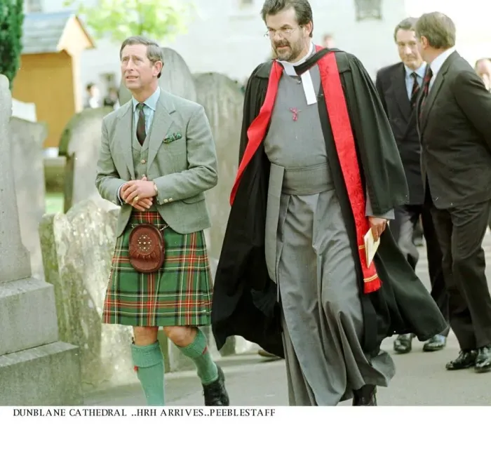 Framed Print : HRH Prince Charles Prince of Wales is met by the Rev Colin McIntosh as he arrives Framed Print : HRH Prince Charles Prince of Wales is met by the Rev Colin McIntosh as he arrives