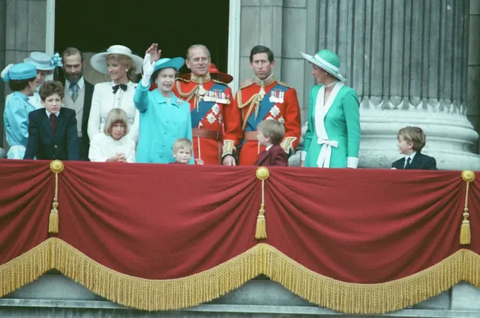 Framed Print : HRH Princess Diana, The Princess of Wales, (in green / turquiose outfit with big green hat Framed Print : HRH Princess Diana, The Princess of Wales, (in green / turquiose outfit with big green hat