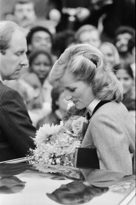 Framed Print : HRH Princess Diana, The Princess of Wales, visits Dr. Barnados home in East Ham, London Framed Print : HRH Princess Diana, The Princess of Wales, visits Dr. Barnados home in East Ham, London