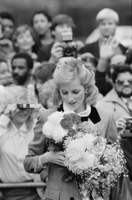 Framed Print : HRH Princess Diana, The Princess of Wales, visits Dr. Barnados home in East Ham, London