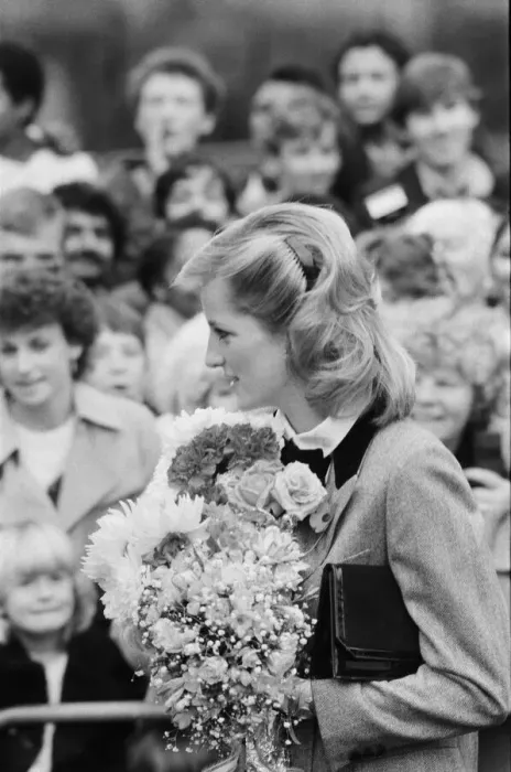 Framed Print : HRH Princess Diana, The Princess of Wales, visits Dr. Barnados home in East Ham, London