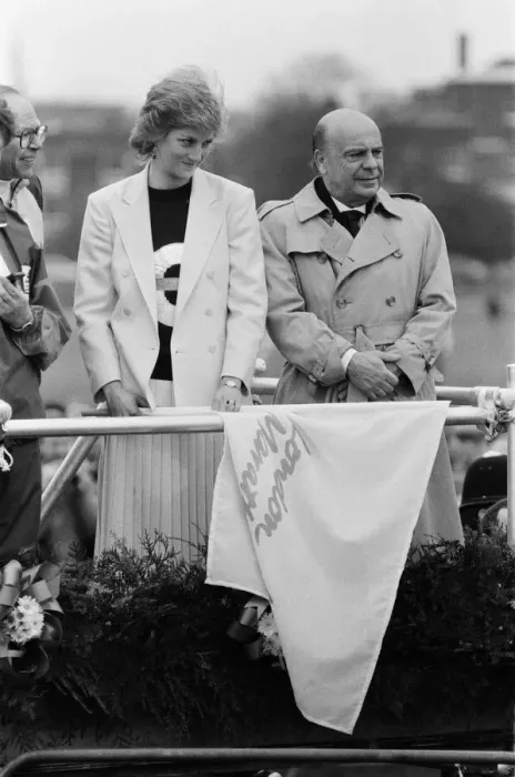 Framed Print : HRH Princess Diana, The Princess of Wales, launches the start of the 1988 London