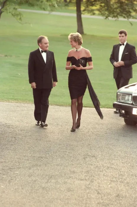 Framed Print : HRH Princess Diana, The Princess of Wales arrives for The Serpentine GalleryOs summer Framed Print : HRH Princess Diana, The Princess of Wales arrives for The Serpentine GalleryOs summer