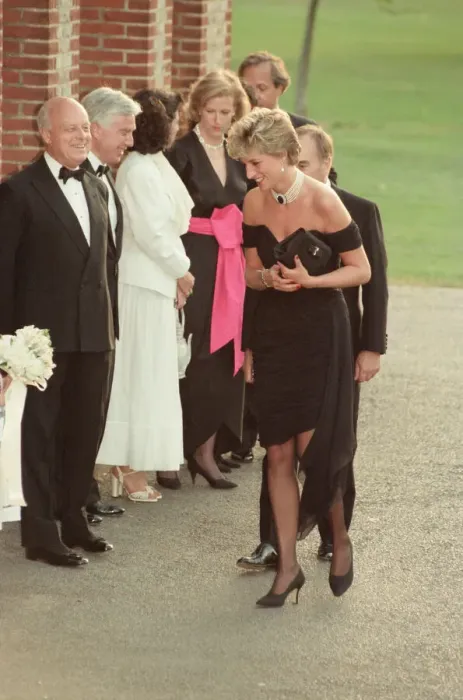Framed Print : HRH Princess Diana, The Princess of Wales arrives for The Serpentine GalleryOs summer Framed Print : HRH Princess Diana, The Princess of Wales arrives for The Serpentine GalleryOs summer