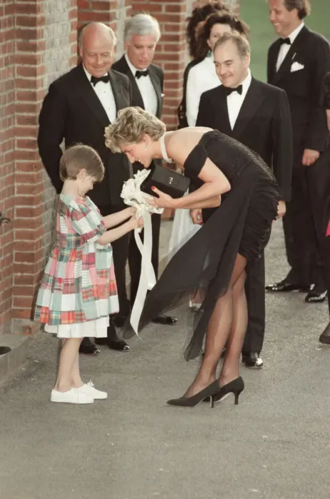 Framed Print : HRH Princess Diana, The Princess of Wales arrives for The Serpentine GalleryOs summer Framed Print : HRH Princess Diana, The Princess of Wales arrives for The Serpentine GalleryOs summer