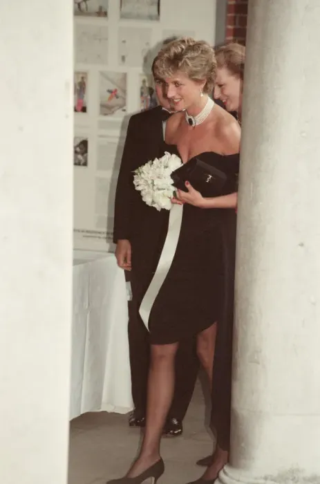 Framed Print : HRH Princess Diana, The Princess of Wales arrives for The Serpentine GalleryOs summer