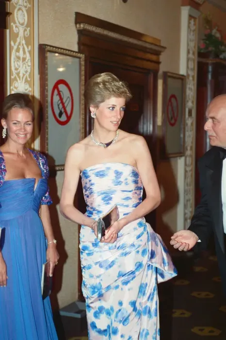 Framed Print : HRH Princess Diana, Princess of Wales attends the Premiere of Farewell to the King