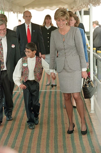 HRH Princess Diana, The Princess of Wales is shown around the Institute for Conductive