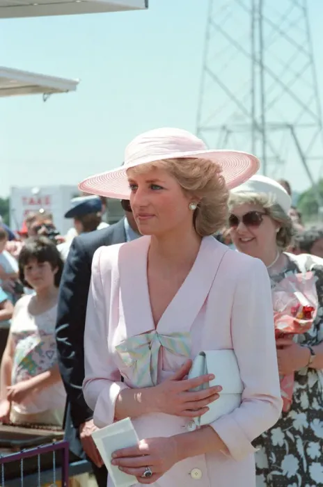 Framed Print : HRH Princess Diana, The Princess of Wales during her tour of Australia in 1988 Framed Print : HRH Princess Diana, The Princess of Wales during her tour of Australia in 1988