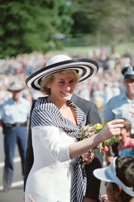 Framed Print : HRH Princess Diana, The Princess of Wales during her tour of Australia in 1988 Framed Print : HRH Princess Diana, The Princess of Wales during her tour of Australia in 1988